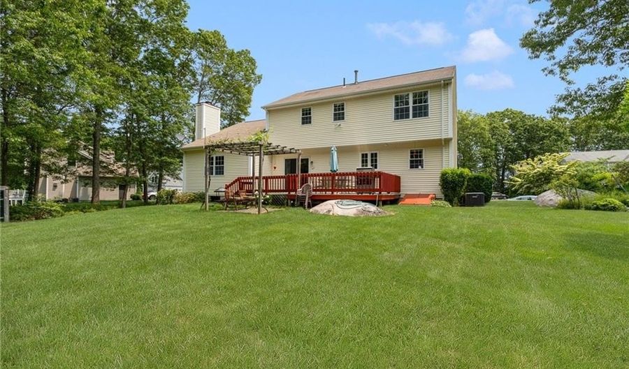 52 GINGER Trl, Coventry, RI 02816 - 3 Beds, 2 Bath