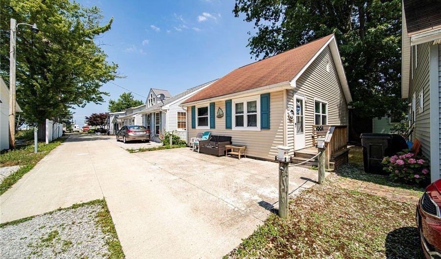 35 Billow Bch, Ashtabula, OH 44004 - 2 Beds, 2 Bath