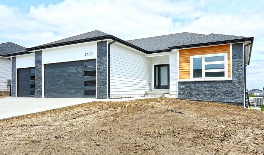 460 NE Monarch Dr, Polk City, IA 50226 - 4 Beds, 3 Bath