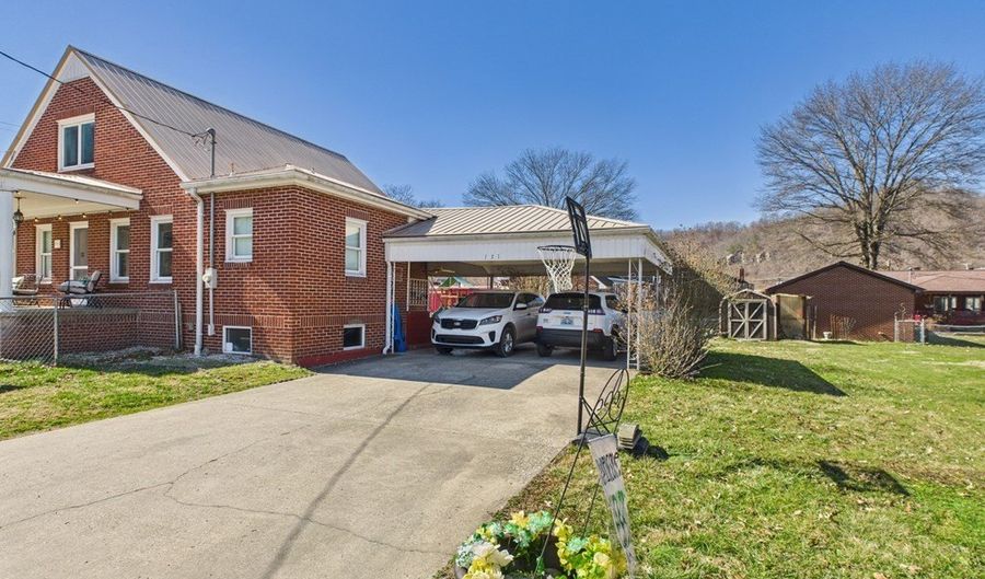 151 Central Ave, Allen, KY 41601 - 3 Beds, 2 Bath