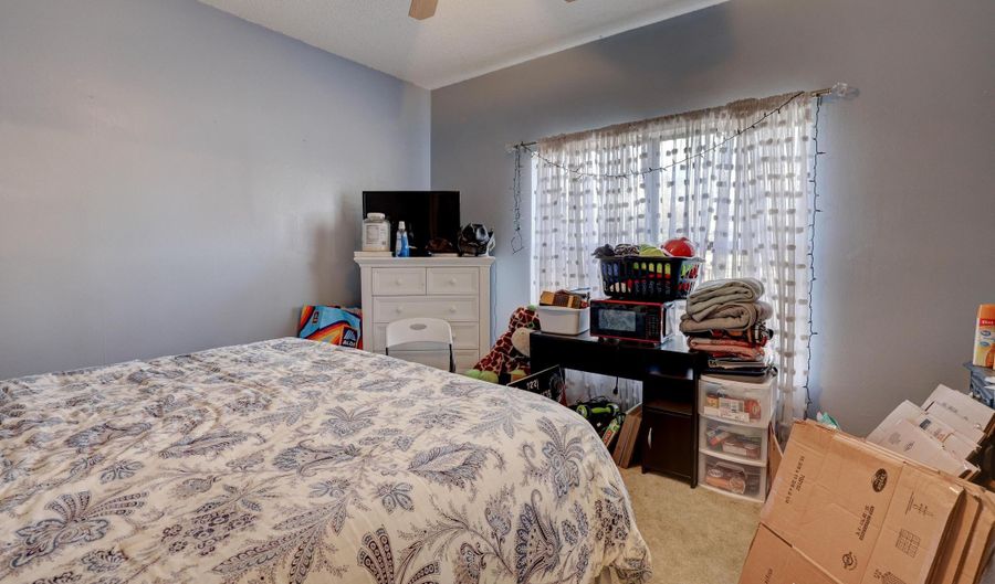 614 E 14th St, Baxter Springs, KS 66713 - 2 Beds, 1 Bath