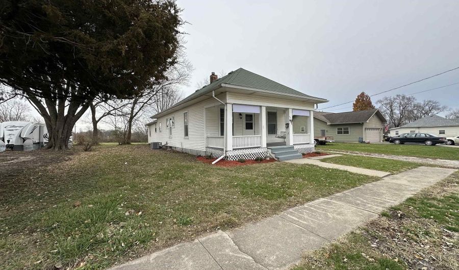 420 S 3rd St, Albia, IA 52531 - 4 Beds, 2 Bath