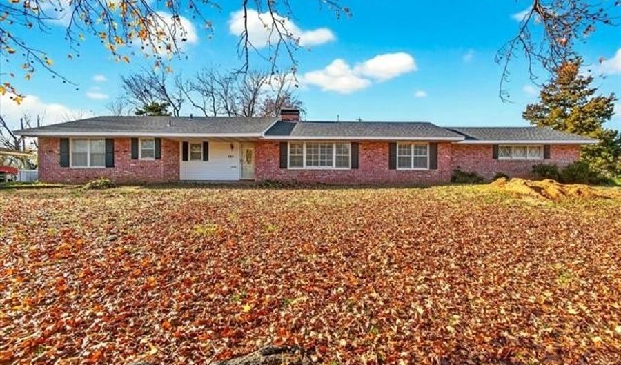 701 Winding Way, Bartlesville, OK 74006 - 3 Beds, 2 Bath
