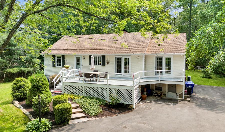 21 Quarry Rd, Branford, CT 06405 - 2 Beds, 2 Bath