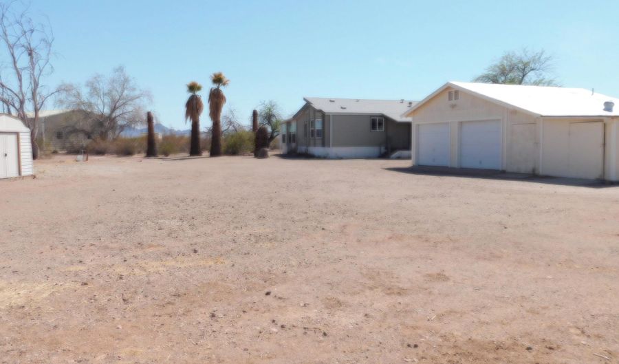 43714 E Hannah Ln, Bouse, AZ 85325 - 3 Beds, 3 Bath