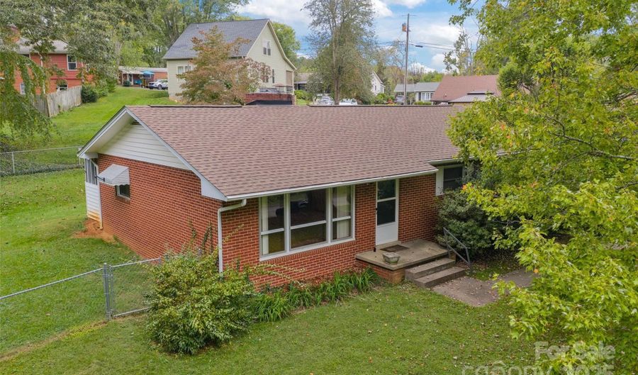 25 Baker Dr, Asheville, NC 28806 - 3 Beds, 1 Bath