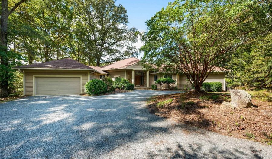 477 GIDSVILLE Rd, Amherst, VA 24521 - 3 Beds, 3 Bath