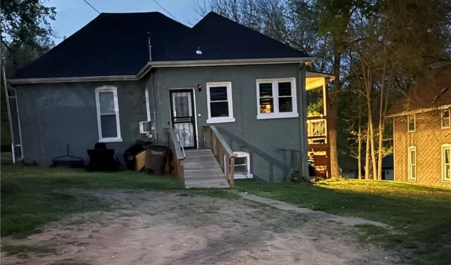 1316 SANTA FE St, Atchison, KS 66002 - 2 Beds, 1 Bath