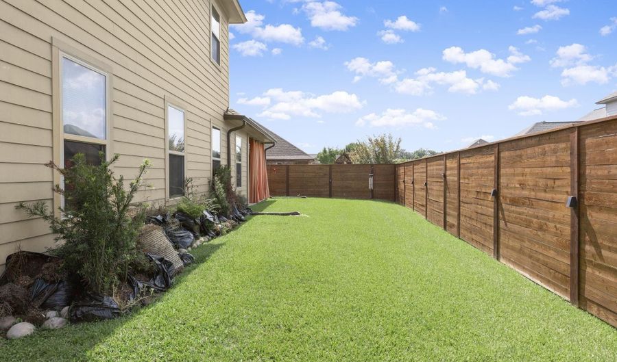 15447 Mistybrook Dr, Baton Rouge, LA 70816 - 5 Beds, 3 Bath