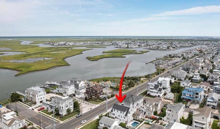 5765 Ocean Dr, Avalon, NJ 08202 - 4 Beds, 3 Bath