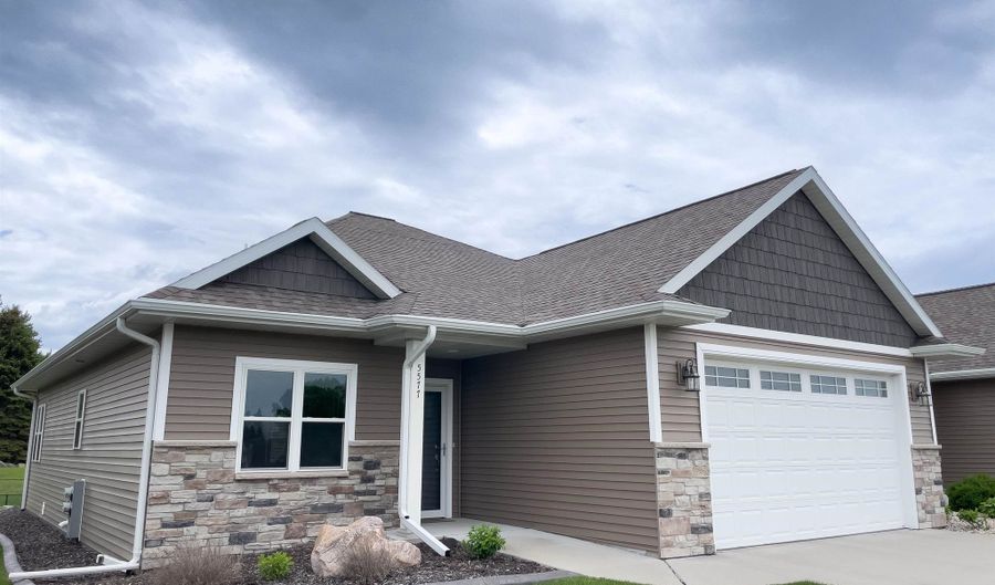 5577 PENNSYLVANIA Ave, Appleton, WI 54914 - 3 Beds, 2 Bath