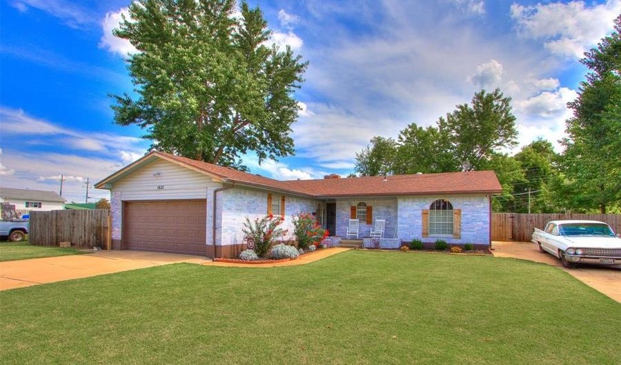 1621 Park Ave, Chickasha, OK 73018 - 3 Beds, 3 Bath