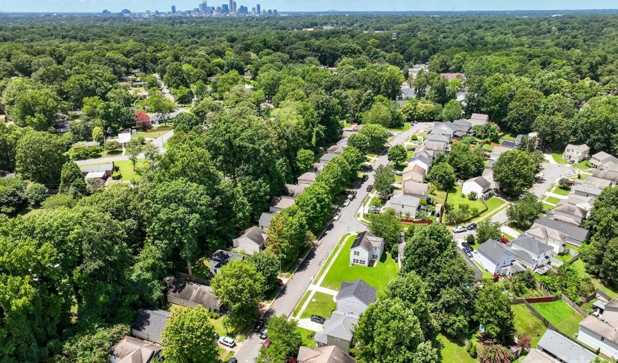 3813 Brookchase Ln, Charlotte, NC 28205 - 3 Beds, 3 Bath