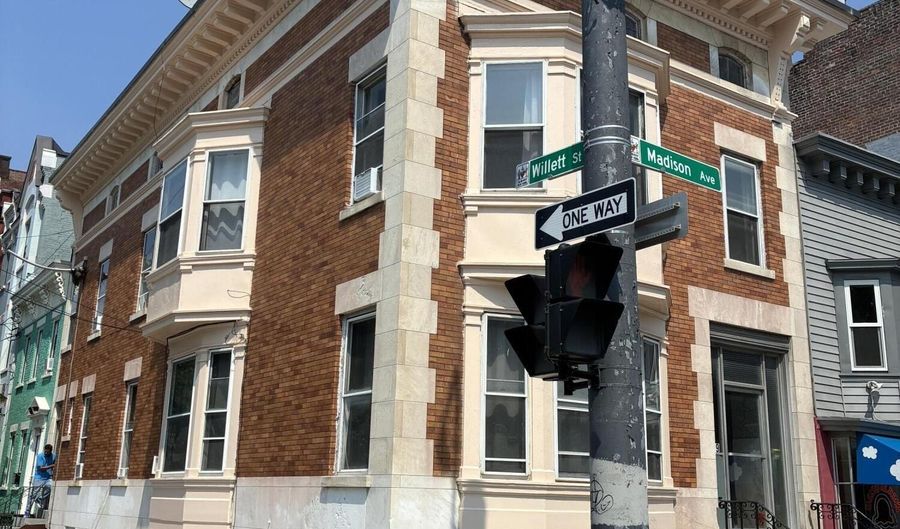 469 Madison Ave, Albany, NY 12210 - 5 Beds, 2 Bath