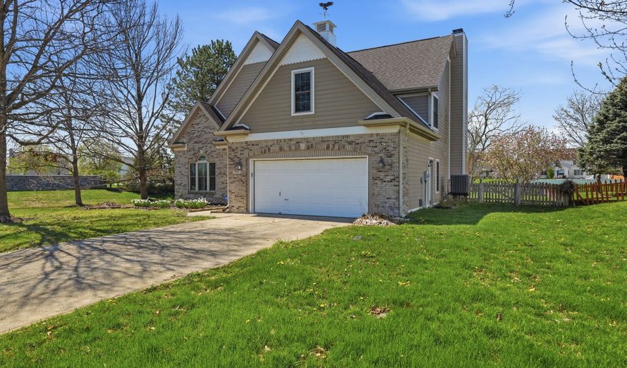 1036 Spanish Lake Dr, Avon, IN 46123 - 4 Beds, 3 Bath