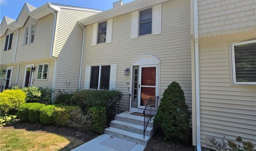 144 Sweet Allen Farm Rd, South Kingstown, RI 02879 - 2 Beds, 2 Bath