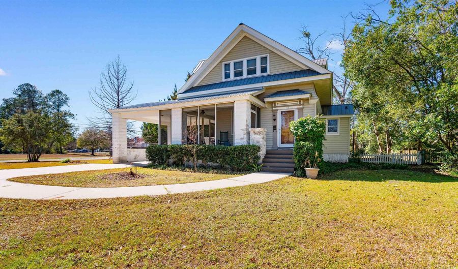 112 S Rosemary Ave, Andrews, SC 29510 - 4 Beds, 4 Bath