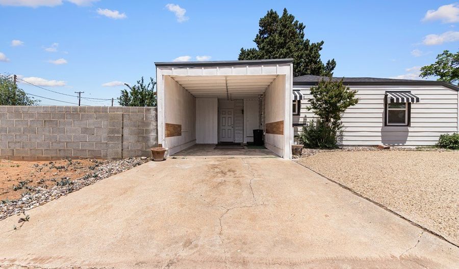 701 NE 2nd St, Andrews, TX 79714 - 2 Beds, 2 Bath
