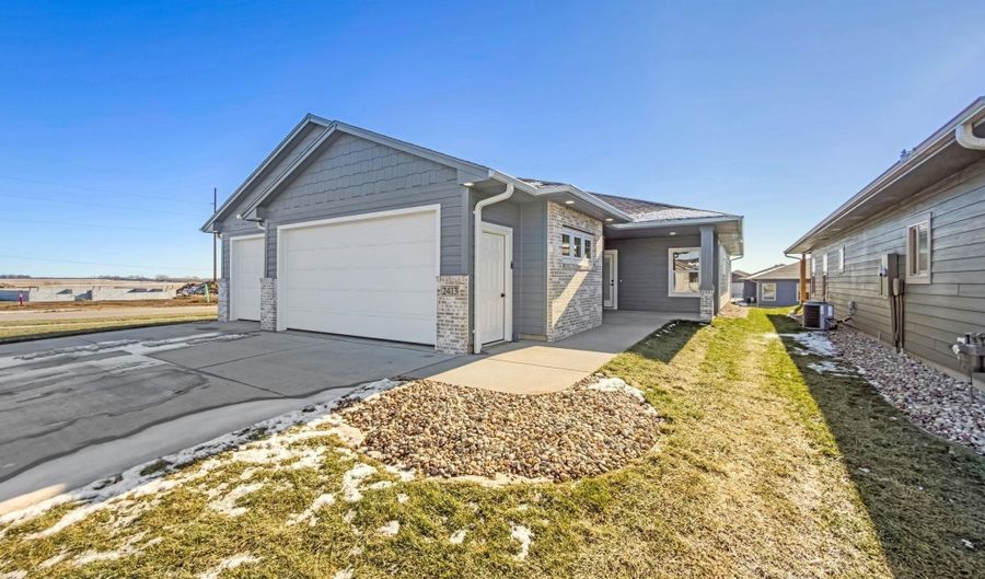 2413 E Tinley St, Brandon, SD 57005 - 2 Beds, 2 Bath