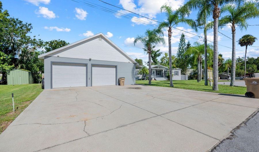 55805 Carroll St, Astor, FL 32102 - 3 Beds, 2 Bath