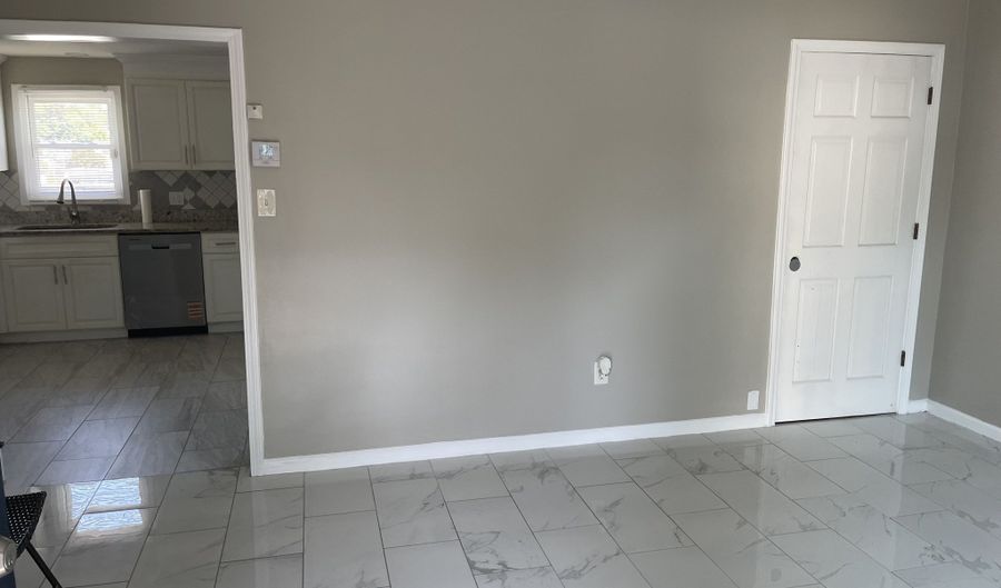 8 Elm Ct, Bridgeport, CT 06606 - 3 Beds, 1 Bath