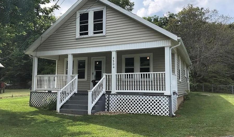 2504 Austinville Rd, Austinville, VA 24312 - 3 Beds, 1 Bath