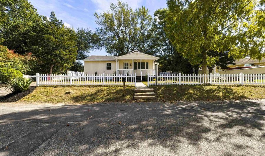 212 N 12 Street St, Villas, NJ 08251 - 3 Beds, 1 Bath