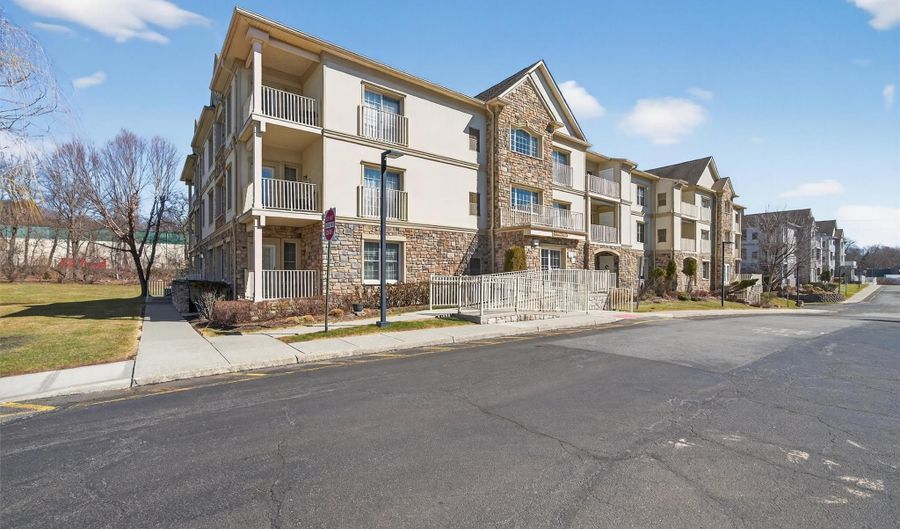 28 N De Baun Ave 304, Airmont, NY 10901 - 2 Beds, 2 Bath