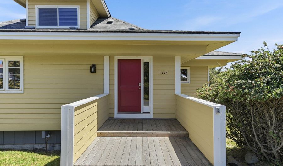 1337 BEACH LOOP Dr, Bandon, OR 97411 - 3 Beds, 2 Bath