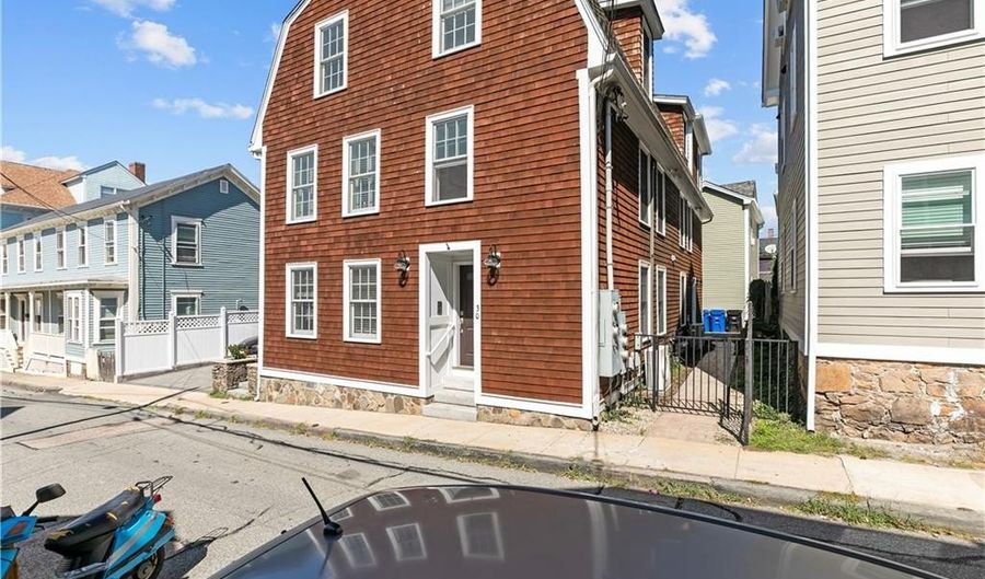 30 Brewer St 3, Newport, RI 02840 - 3 Beds, 2 Bath