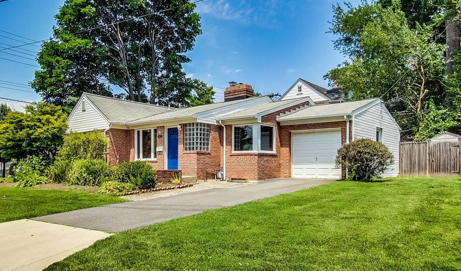 8617 LYNBROOK Dr, Bethesda, MD 20814 - 2 Beds, 3 Bath