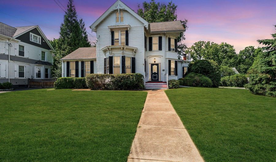 126 S Main St, Allentown, NJ 08501 - 5 Beds, 3 Bath