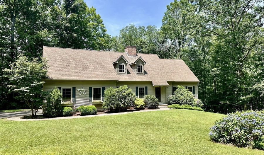 28 Hoop Pole Hill Rd, Chester, CT 06412 - 4 Beds, 4 Bath