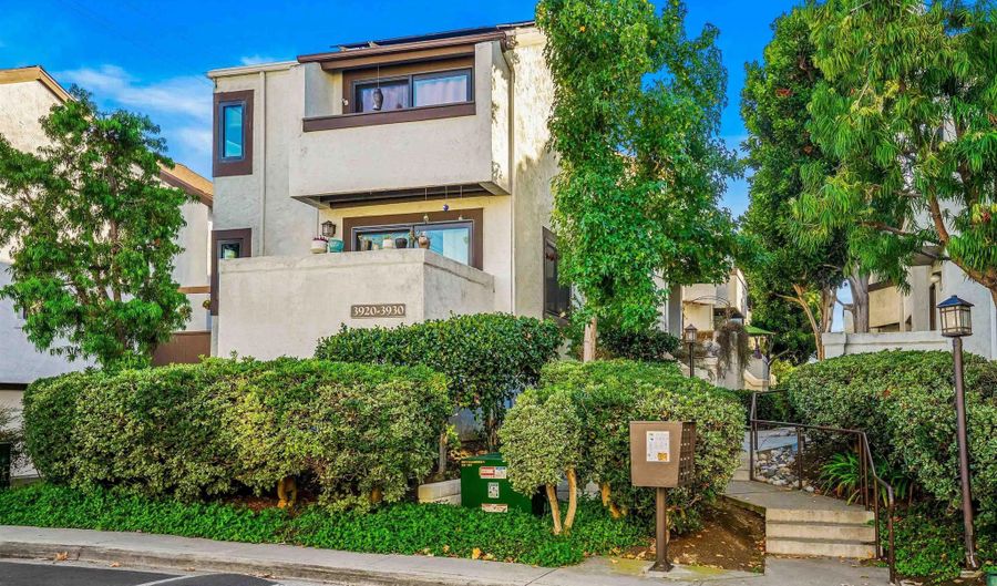 3926 Voltaire St, San Diego, CA 92107 - 2 Beds, 3 Bath