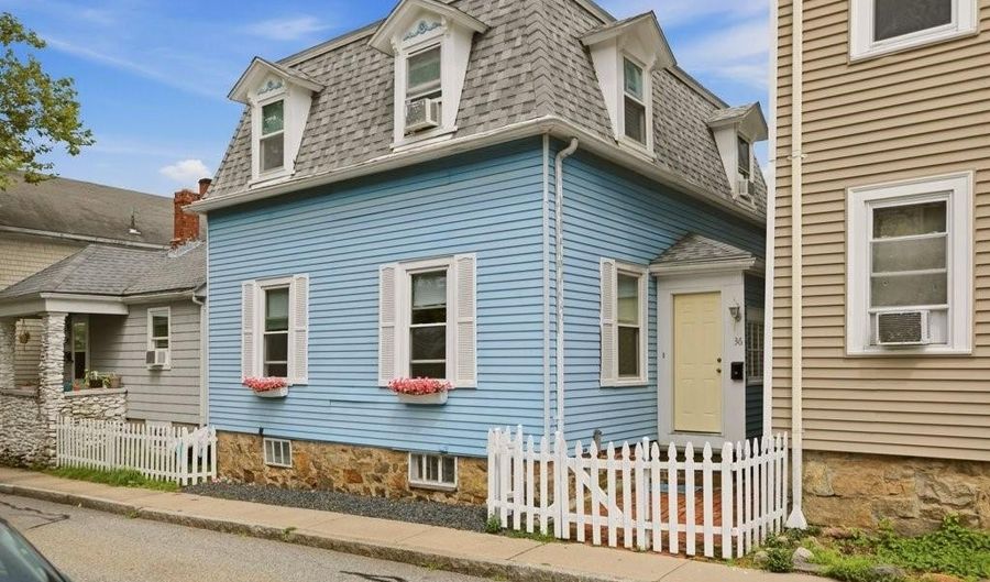 36 Dixon St, Newport, RI 02840 - 3 Beds, 2 Bath