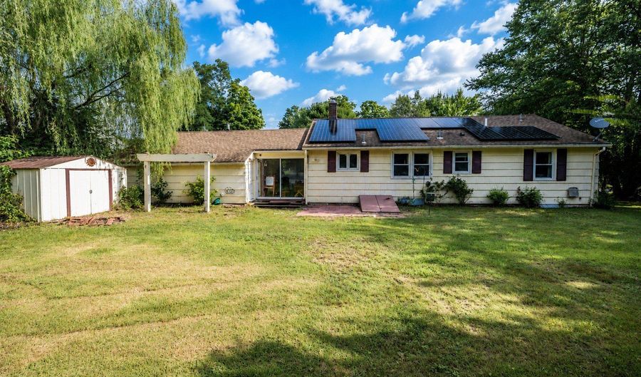 3 Swanson Dr, Bristol, CT 06010 - 2 Beds, 2 Bath