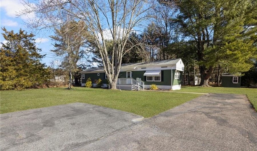 12 Valiant Dr, Coventry, RI 02816 - 2 Beds, 1 Bath