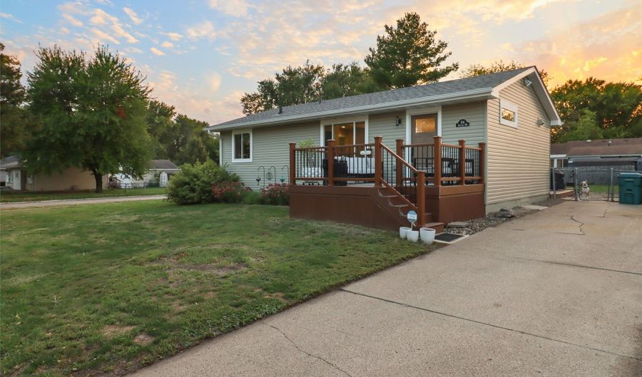 106 12th Ave NW, Altoona, IA 50009 - 3 Beds, 2 Bath