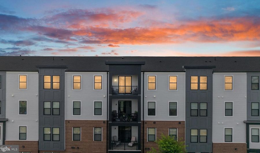 23669 GOLDEN EMBERS Sq #403, Ashburn, VA 20148 - 3 Beds, 2 Bath