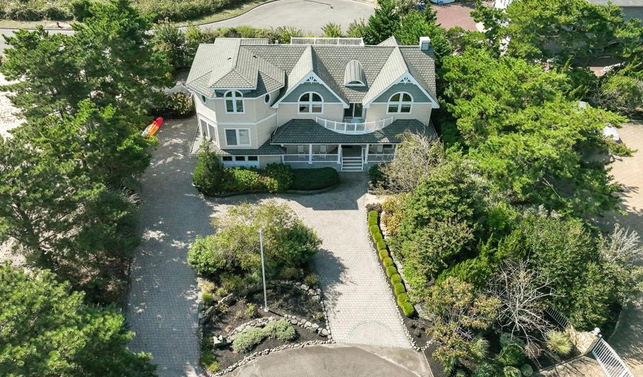 420 Nelson Ave, Beach Haven, NJ 08008 - 6 Beds, 4 Bath