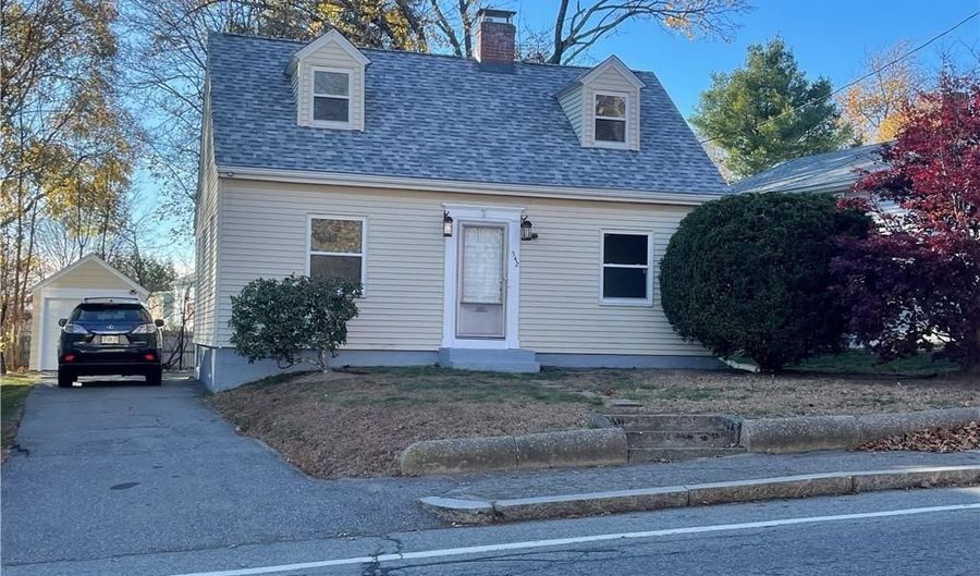 542 High St, Cumberland, RI 02864 - 4 Beds, 1 Bath