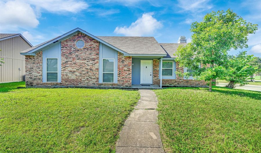 1300 Rivercrest Blvd, Allen, TX 75002 - 3 Beds, 2 Bath