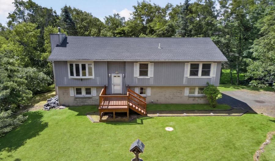 434 Scenic Dr, Albrightsville, PA 18210 - 3 Beds, 3 Bath