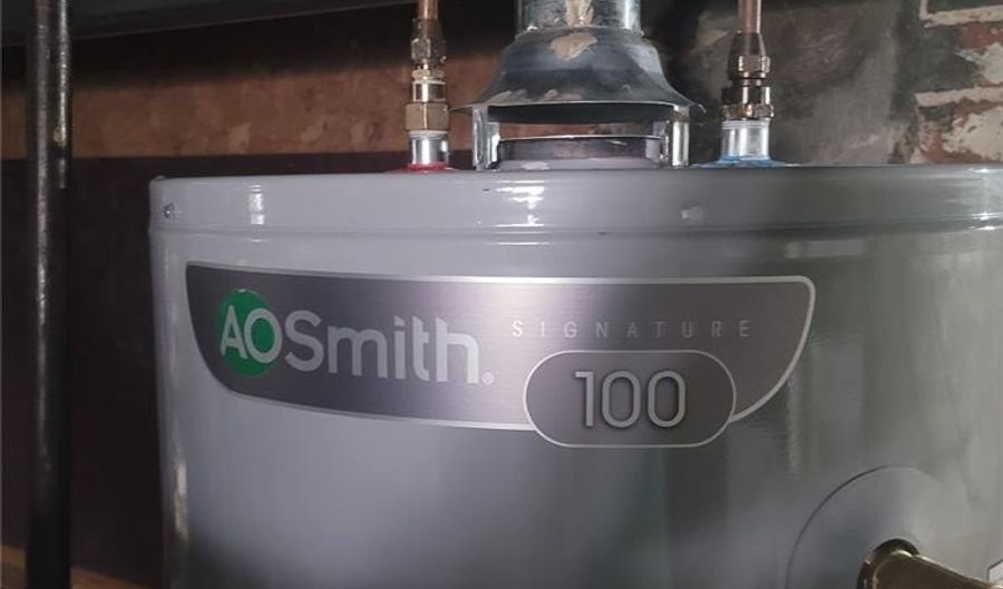 1220 Main St, Alton, IL 62002 - 3 Beds, 2 Bath