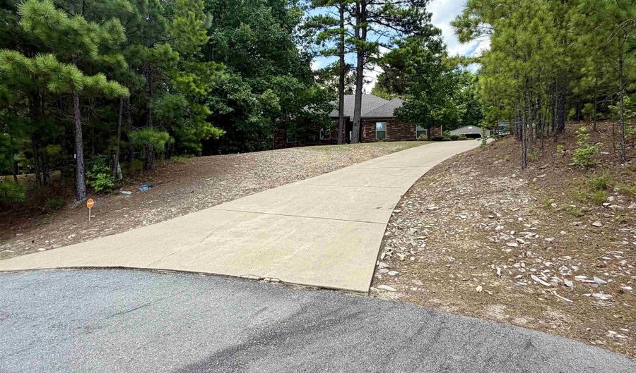 608 JOSEPH Dr, Alexander, AR 72002 - 3 Beds, 2 Bath