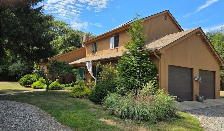 40 Gosnold Rd, North Kingstown, RI 02852 - 4 Beds, 3 Bath