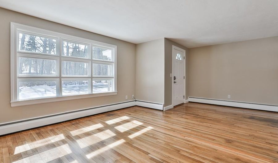 9 Sunset Ln, Bedford, NH 03110 - 2 Beds, 1 Bath