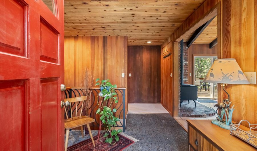 733 NW Saginaw Ave, Bend, OR 97703 - 3 Beds, 2 Bath