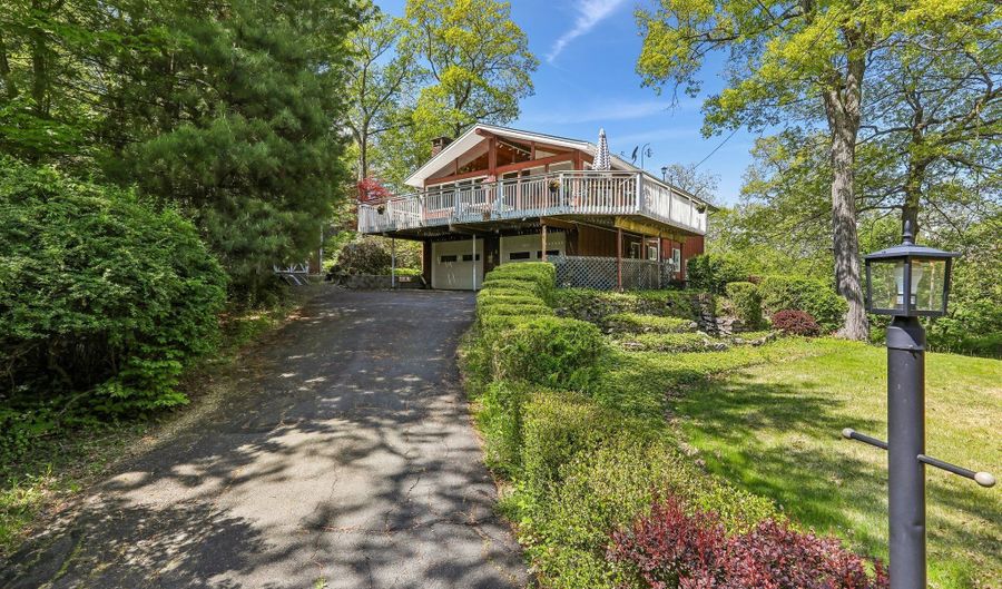 4 Alan Rd, Danbury, CT 06810 - 4 Beds, 2 Bath