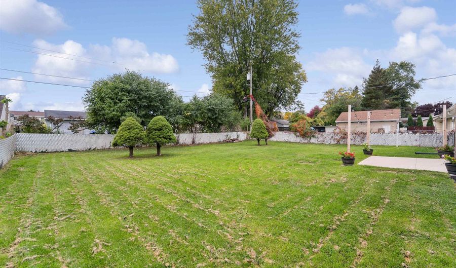 1513 E CALUMET St, Appleton, WI 54915 - 4 Beds, 2 Bath